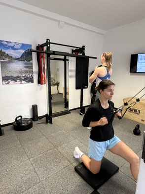 Gruppentraining im Fitnessstudio in der Heidelberg Weststadt