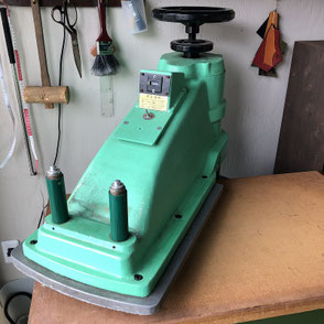 革工房 本革工房 革製品 革小物 革雑貨 革財布 牛革 ランドセルリメイク 修理 注文 レザー パイソンレザー レザークラフト ハンドメイド オーダーメイド お財布ショルダー スマホショルダー 手作り鞄 バッグ 長財布 コインケース カードケース ショルダー ストラップ 名刺入れ 岐阜 美濃 フェードイン fadein 近くの 専門店 革製品専門店 本革製品 販売 通販 小物 お札を折らない お札曲がらない 二つ折り 三つ折り 大容量 本革 L字ファスナー メンズ レディース おすすめ ふるさと納税