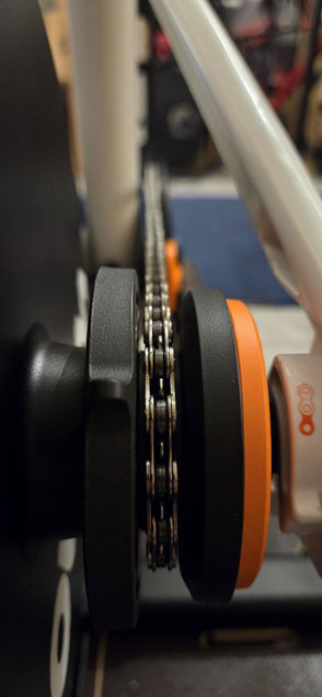 schnurgerade verlaufene Kette