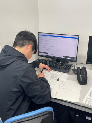 特許出願書類を作成中