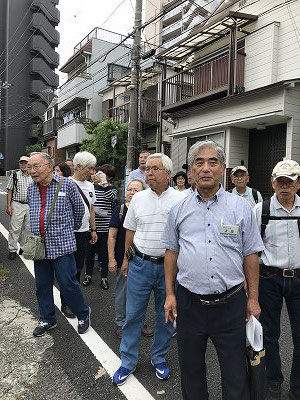 江戸時代から漁業が盛んだった小安浜。細い路地を歩いて行きました。