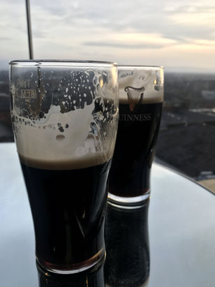 Pint with a view in der Gravity Bar