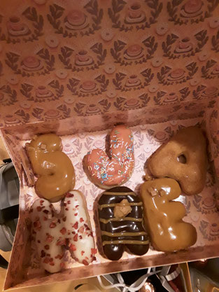 Apropos wundervoll: Donuts in Buchstaben. DANKE!
