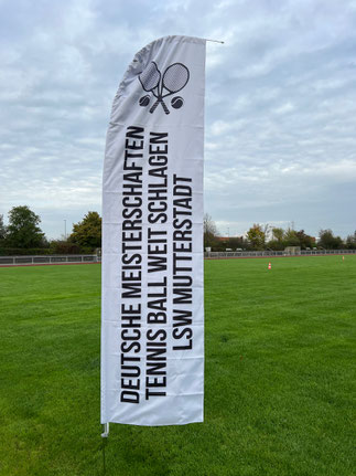 Die Deutsche LSW-Meisterschaft  im Tennisballweitschlagen kann beginnen!