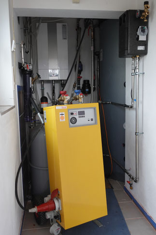 Funktionsweise einer Wärmepumpe zur Nutzung von Umweltenergie für Heizung und Warmwasser.
