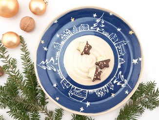 großer Teller mit weihnachtlichem Dekor