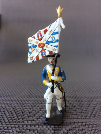 Soldat de plomb de facture moderne, porteur du drapeau d'ordonnance