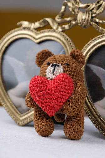 kinderladen baby shoplocal kinderkids mama babyladen geschenkideen amigurumi graz deco kreativ spielen Geburtstag Geburt bunt Kindheit atelier Ölgemälde handmade Häkeln Stricken Handwerk Garn InterieurSpielzeug Geschenkefüralle handgestrickt babygeschenk