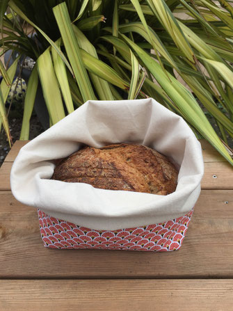 Ce merveilleux sac à pain  Eventail Brique est cousu par les ateliers Marie et Mathilde, à Couëron.