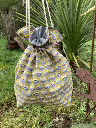 Ce magnifique sac à pain Fleur 70' a été réalisé par la maison Marie et Mathilde en Loire Atlantique.