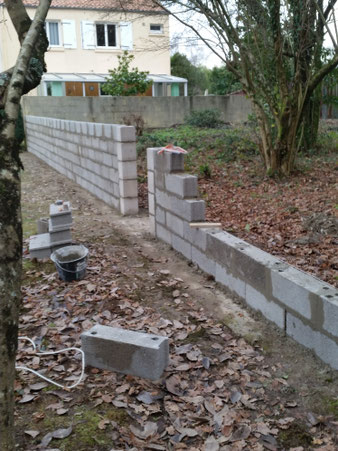 mur de cloture sur fondation en béton armé