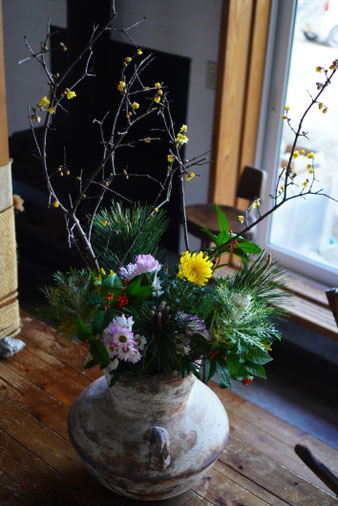 陶芸家　焼き物　陶芸作品　茨城県笠間市　土鍋作品　粉引き作品　お正月の花　