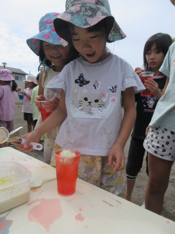 「手作りのバスボムと小麦粉アイスで 本物のジュースみたいになったよ♡」