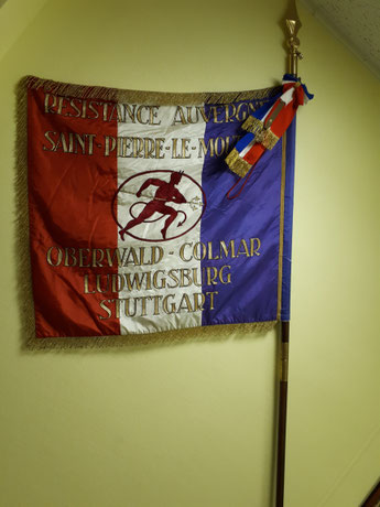 drapeau du 15.2 Régiment d'Auvergne qui se trouve dans la salle d'honneur du régiment à Colmar est correspond à leurs parcours