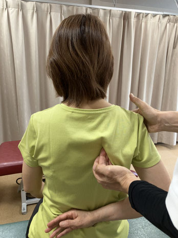福山市で肩こり、姿勢改善は新屋カイロプラクティック 肩甲骨剥がし