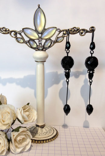 Boucles d'oreille noires pendantes de style victorien