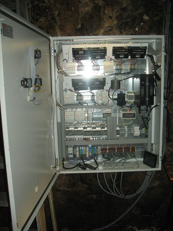 Armoire de pilotage lumière et vidéo des Caves de Bally.
