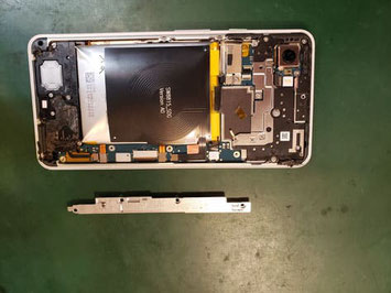 コネクターブラケットを外したpixel3XL