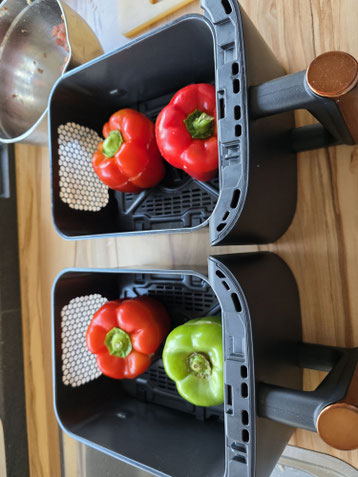 Gefüllte Paprika mit Hackfleisch und Reis im Airfryer knusprig gegart