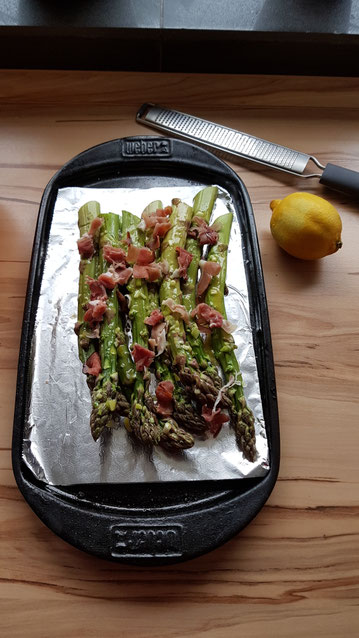 Grüner Spargel gegrillt