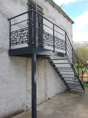 Menuiserie métallique Hautes-Alpes, Escalier extérieur, balcon, garde-corps, rénovation maison, métallerie, hautes-alpes