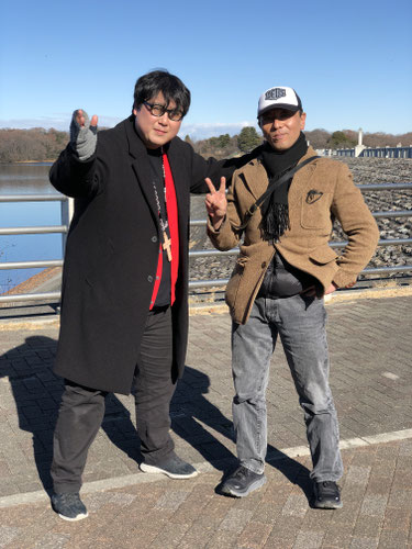 親友と二人で（左：カメガヤ）（狭山湖にて）