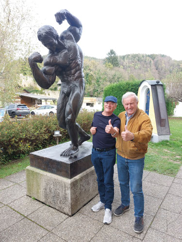 H.G. Lang & Arnie's buddy and founder of the Schwarzenegger Museum, Peter Urdl (r.)