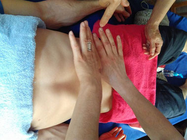 stage de massage Qi Nei Zang en février 2016 à Chiangmai, Thaïlande, avec un groupe d'élèves.