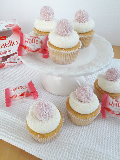 Raffaello Cupcakes Himbeeren Raspberry Muffins Torten Cake Hinwil