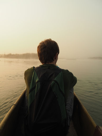 Einbaumüberfahrt in Chitwan