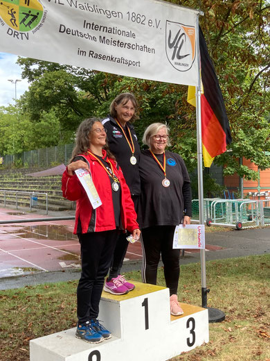 Claudia Ernst-Offermann (rechts) hat gut lachen.