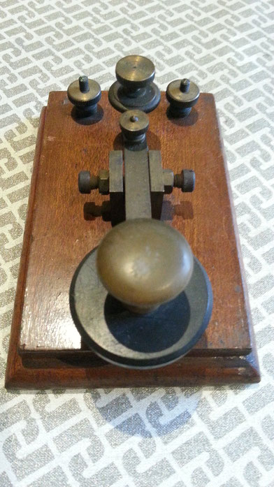 Early Dyna telegraph key with brass hardware - 1925