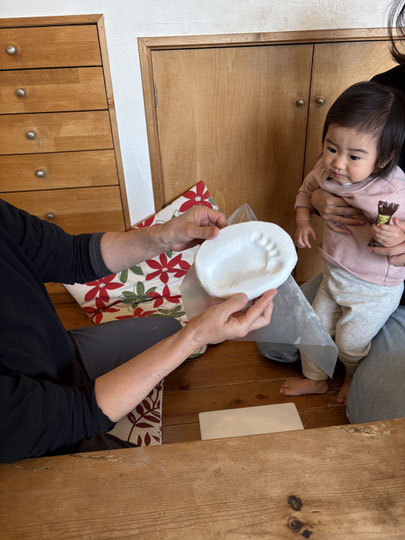 陶芸家　ブログ　陶芸作品　笠間焼き　手形　足形　赤ちゃん　子供　記念　メモリアル　子供のカタチ