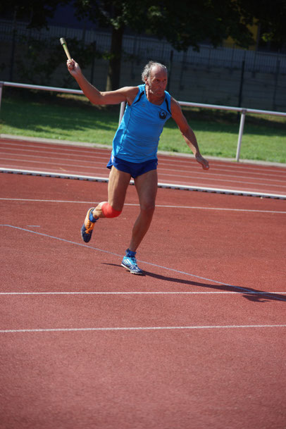 Reinhard Rhaue mit leichtfüßigem Anlauf bei einem seiner unerwarteten "Konter".