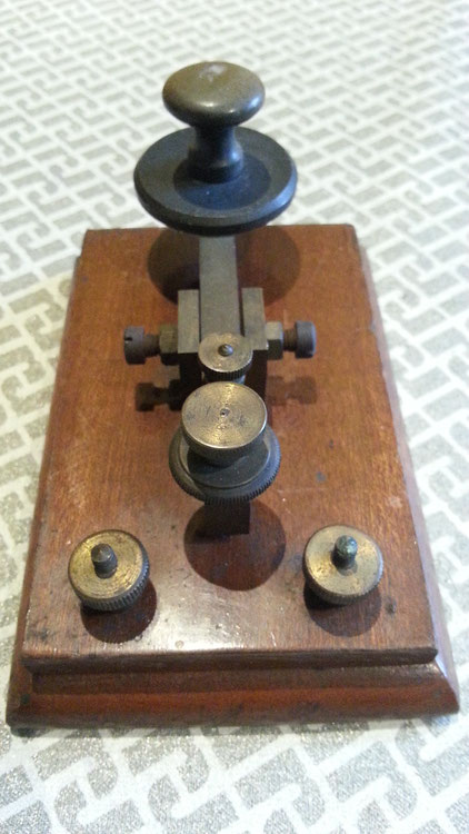 Early Dyna telegraph key with brass hardware - 1925