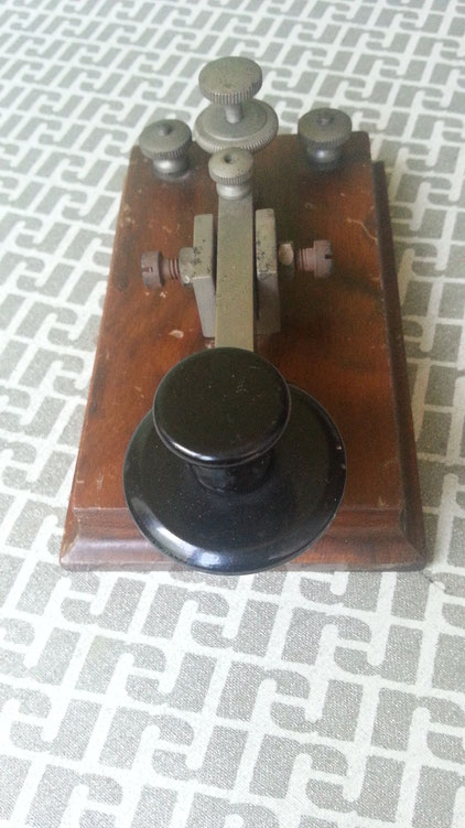 Late Dyna telegraph key with Nichel plate hardware