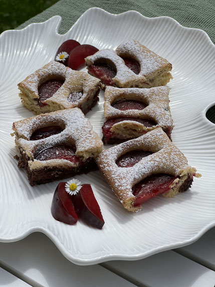 Pflaumen - Marmor Blechkuchen Rezept