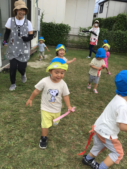 しっぽ取りも楽しんでいましたよ！「取ってー！」と嬉しそうにテラスを走り回っていましたよ。