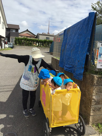 「右良し、左良し」と安全をしっかり確認して出発です。