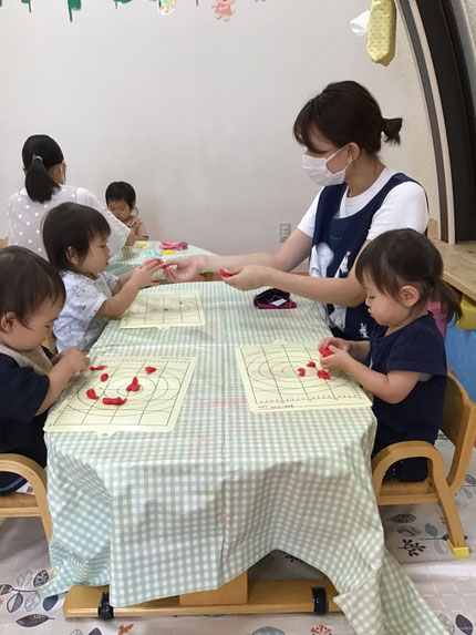 「こねこねー」と口にしながら丸めていましたよ！