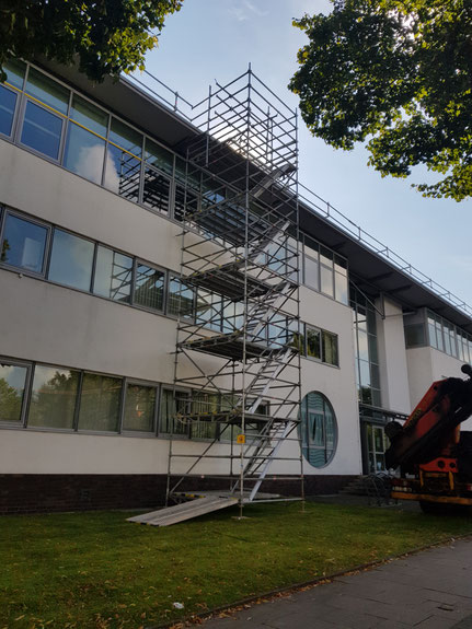 Herford Dachsanierung, hier 150,00 m Dachrandgeländer plus Treppenturm Laufbreite 0,70 m