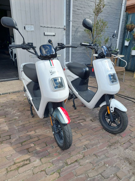 scooters klaar om over Terschelling te touren - I Like Terschelling