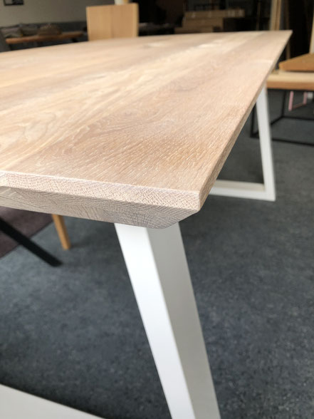 Tischplatte aus Massivholz Eiche mit Schweizer Kante