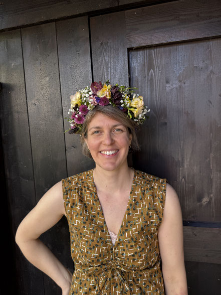 Sommerkleid von Nice Things perfekt für die wärmeren Tage. Lass dich gerne bei uns im Vergissmeinnicht-RoccoDaCruse in Miesbach beraten.