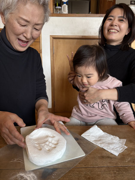 陶芸家　ブログ　陶芸作品　笠間焼き　手形　足形　赤ちゃん　子供　記念　メモリアル　子供のカタチ