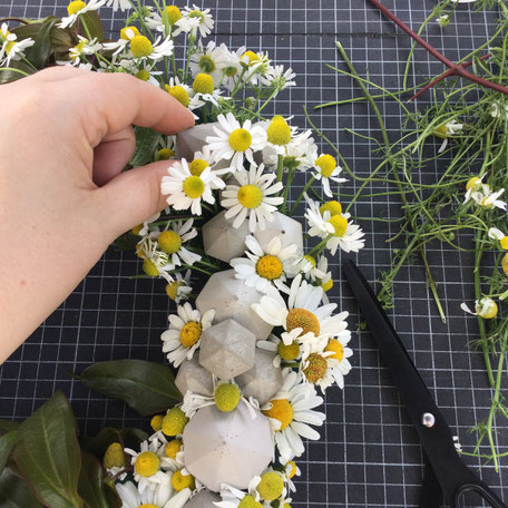 DIY Summer Wreath With PASiNGA Concrete Diamond Ornaments