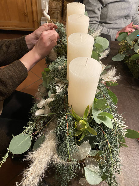 Adventskranz selbst gestalten mit Flores Workshops