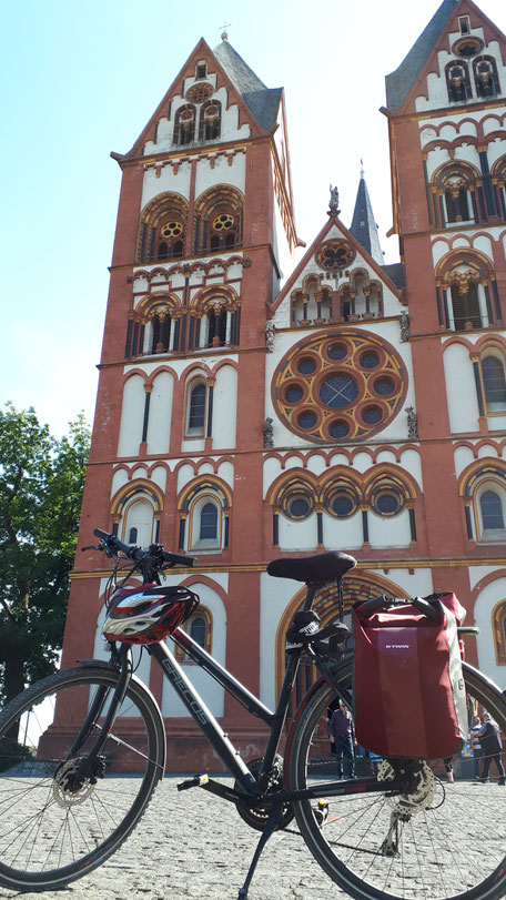 Lahntalradweg Etappen: Der Dom in Limburg