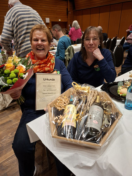 Preisträgerin Annette Quadt mit Marion Plück