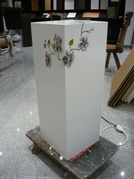 Colonne de décoration fleurs peintes à la main